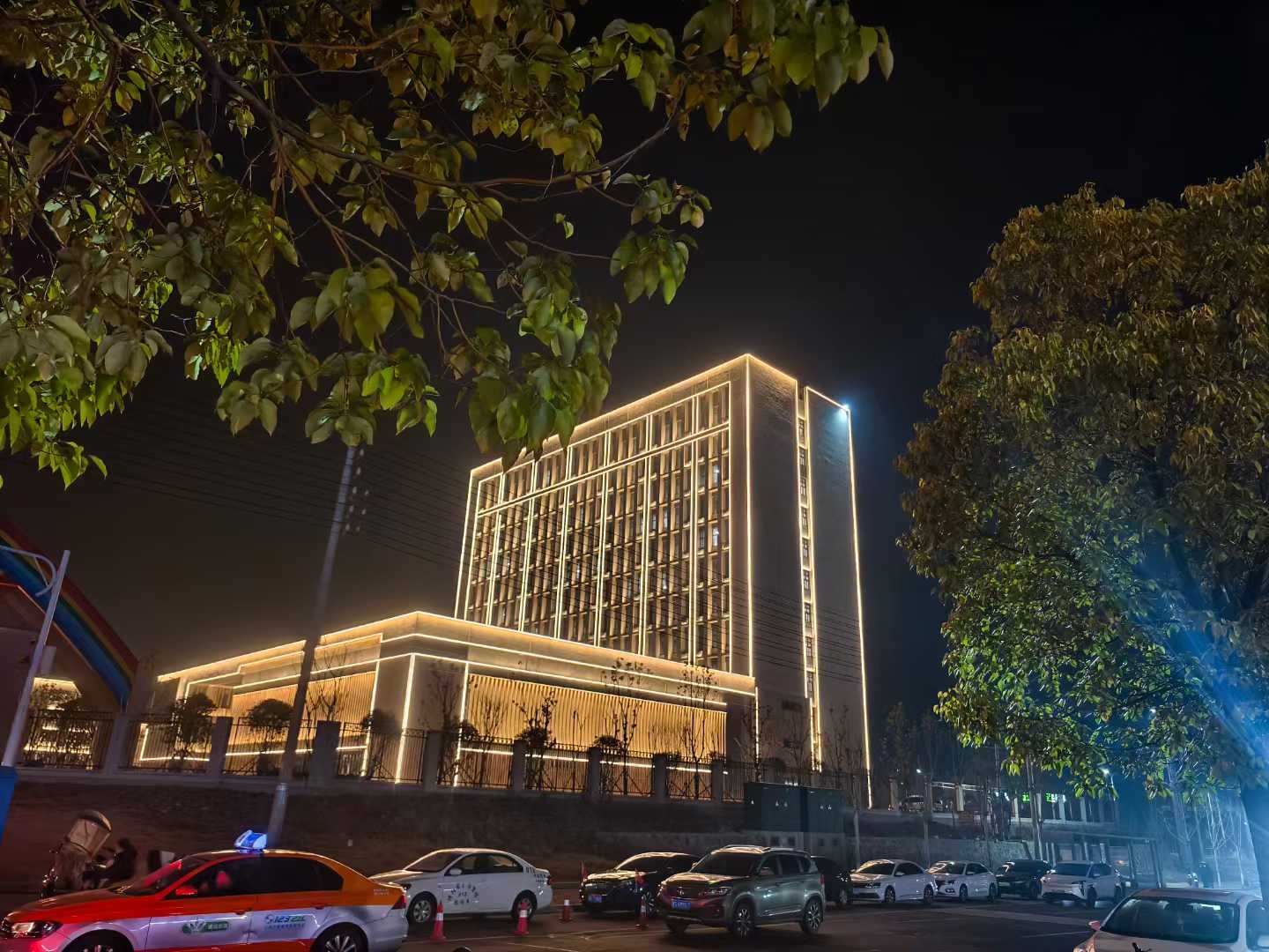 河南信阳职业学院夜景灯光亮化效果图